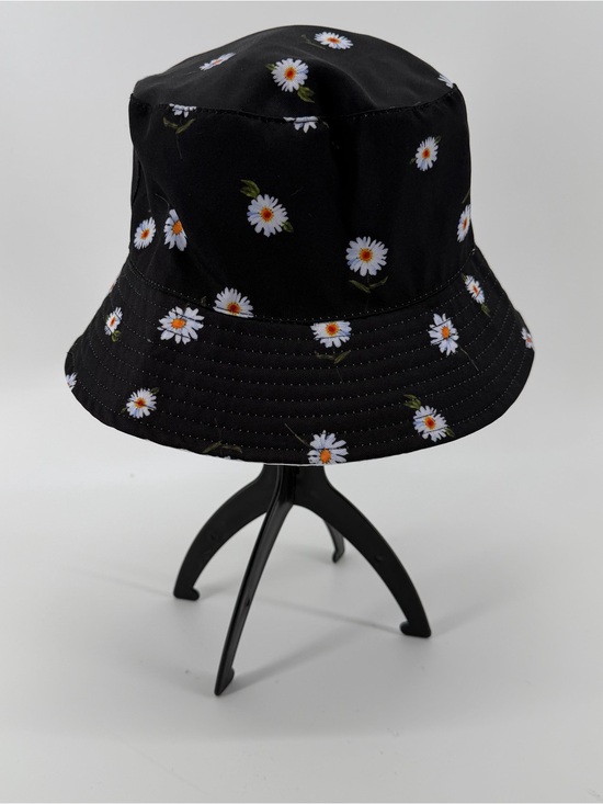Alice + Olivia Accessories - Alice + Olivia Reversible Bucket Hat Daisy Floral Sun Hat Black White NWOT OS